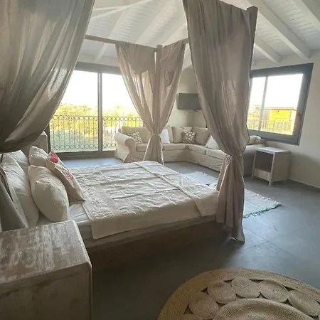 Maia Hotel מלון *